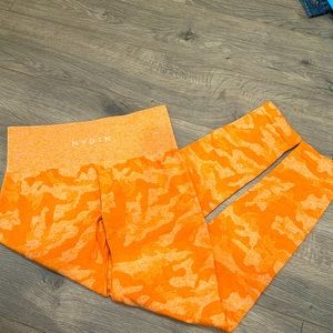 NVGTN orange, camo leggings 🧡🤍
